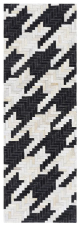 Safavieh Studio Leather 2'-3" x 7'-0" Rug in Ivory / Black