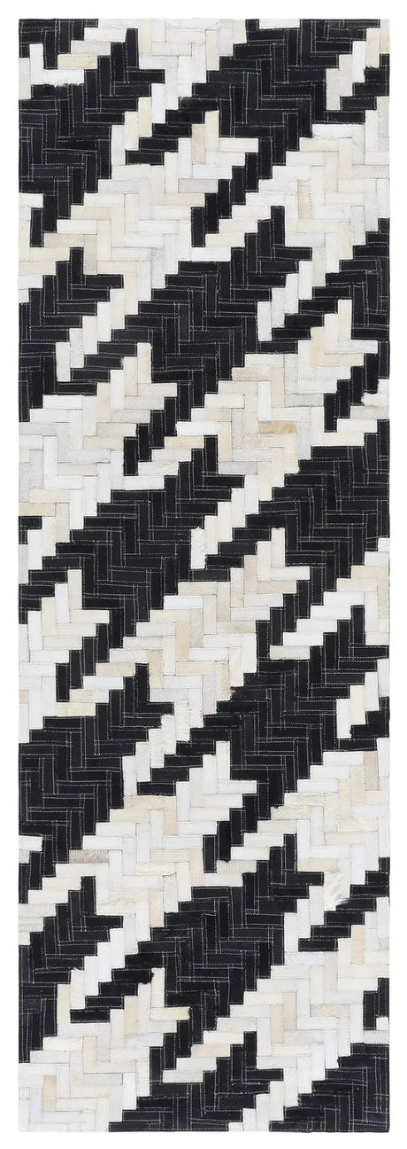 Safavieh Studio Leather 2'-3" x 7'-0" Rug in Ivory / Black