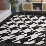 Safavieh Studio Leather 4'-0" x 6'-0" Rug in Ivory / Black