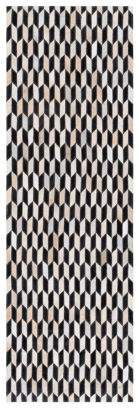 Safavieh Studio Leather 2'-3" x 7'-0" Rug in Ivory / Black