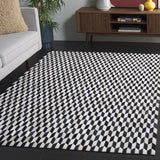 Safavieh Studio Leather 4'-0" x 6'-0" Rug in Ivory / Black