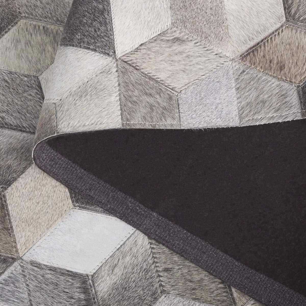 Safavieh Studio Leather 4'-0" x 6'-0" Rug in Grey / Light Brown