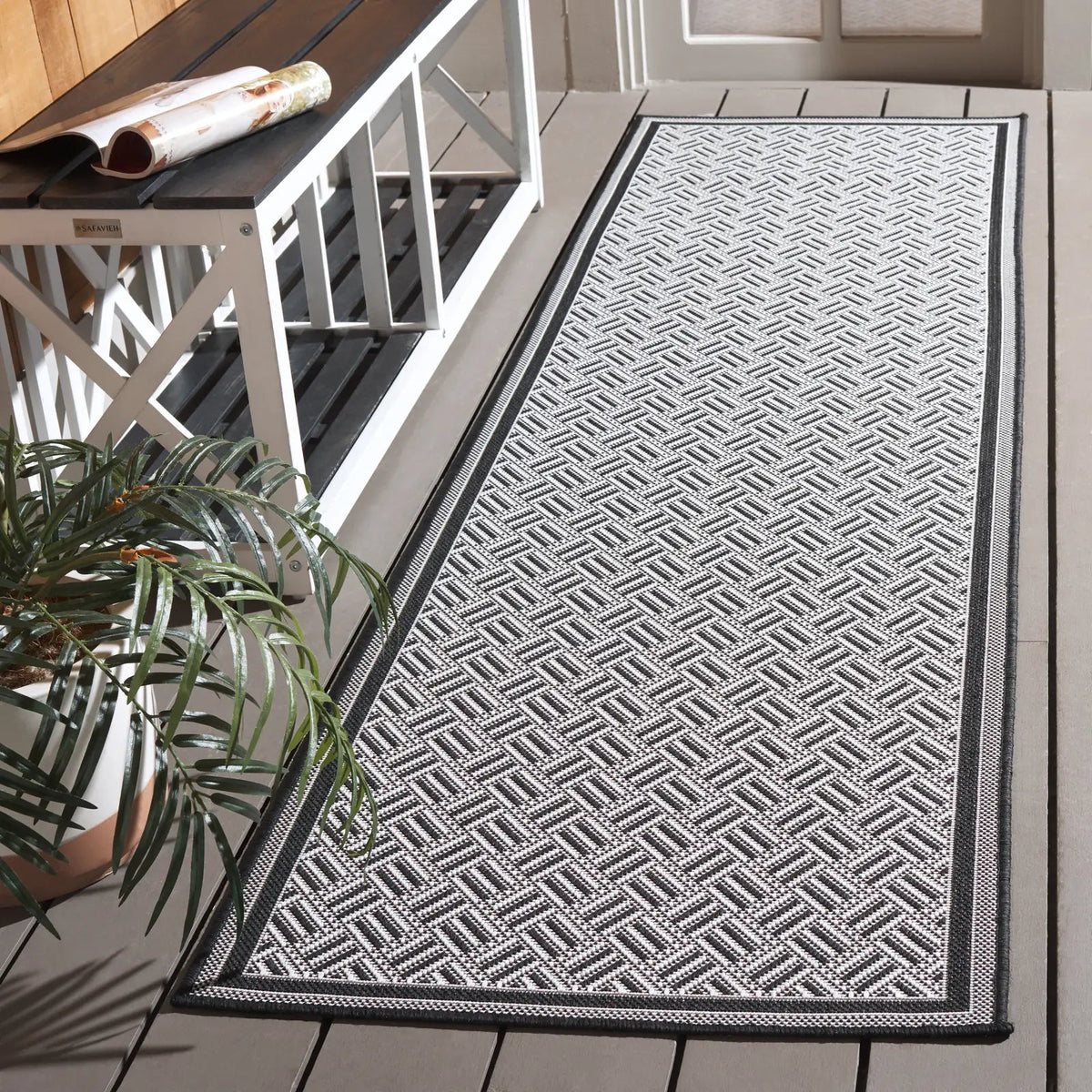 Safavieh Terrace 800 2'-3" x 8'-0" Rug in Black / White