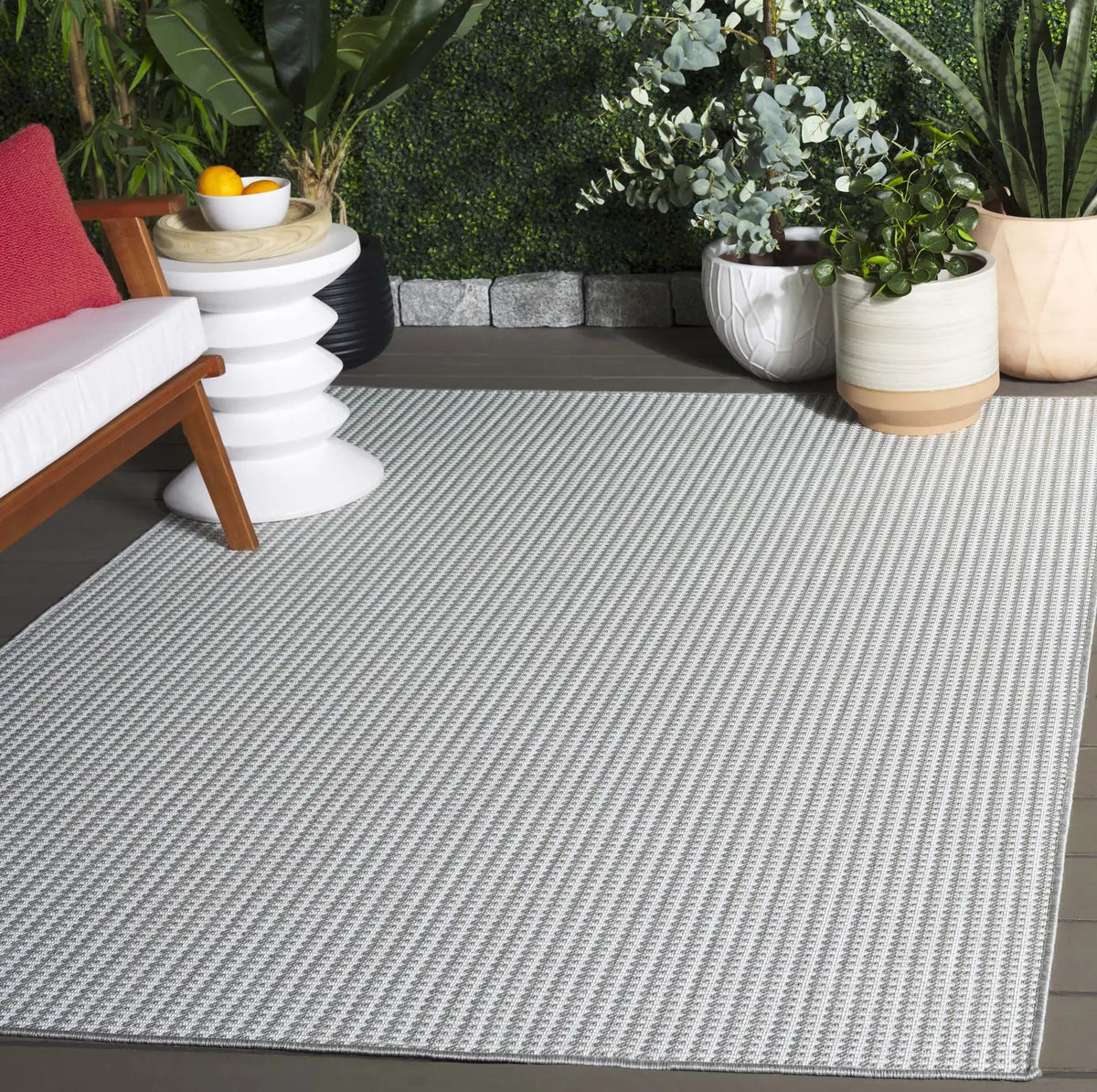Safavieh Terrace 800 4'-0" x 6'-0" Rug in Grey / Ivory