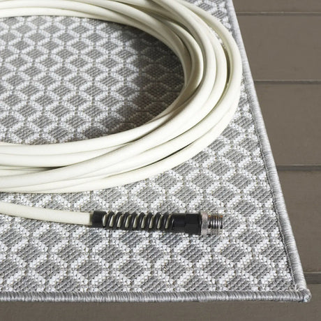 Safavieh Terrace 800 4'-0" x 6'-0" Rug in Grey / Ivory