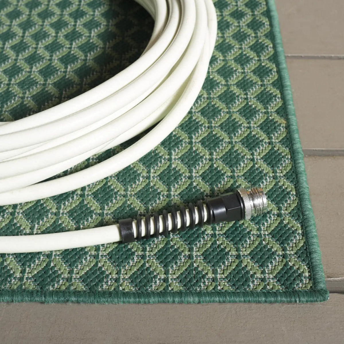 Safavieh Terrace 800 4'-0" x 6'-0" Rug in Dark Green / Light Green