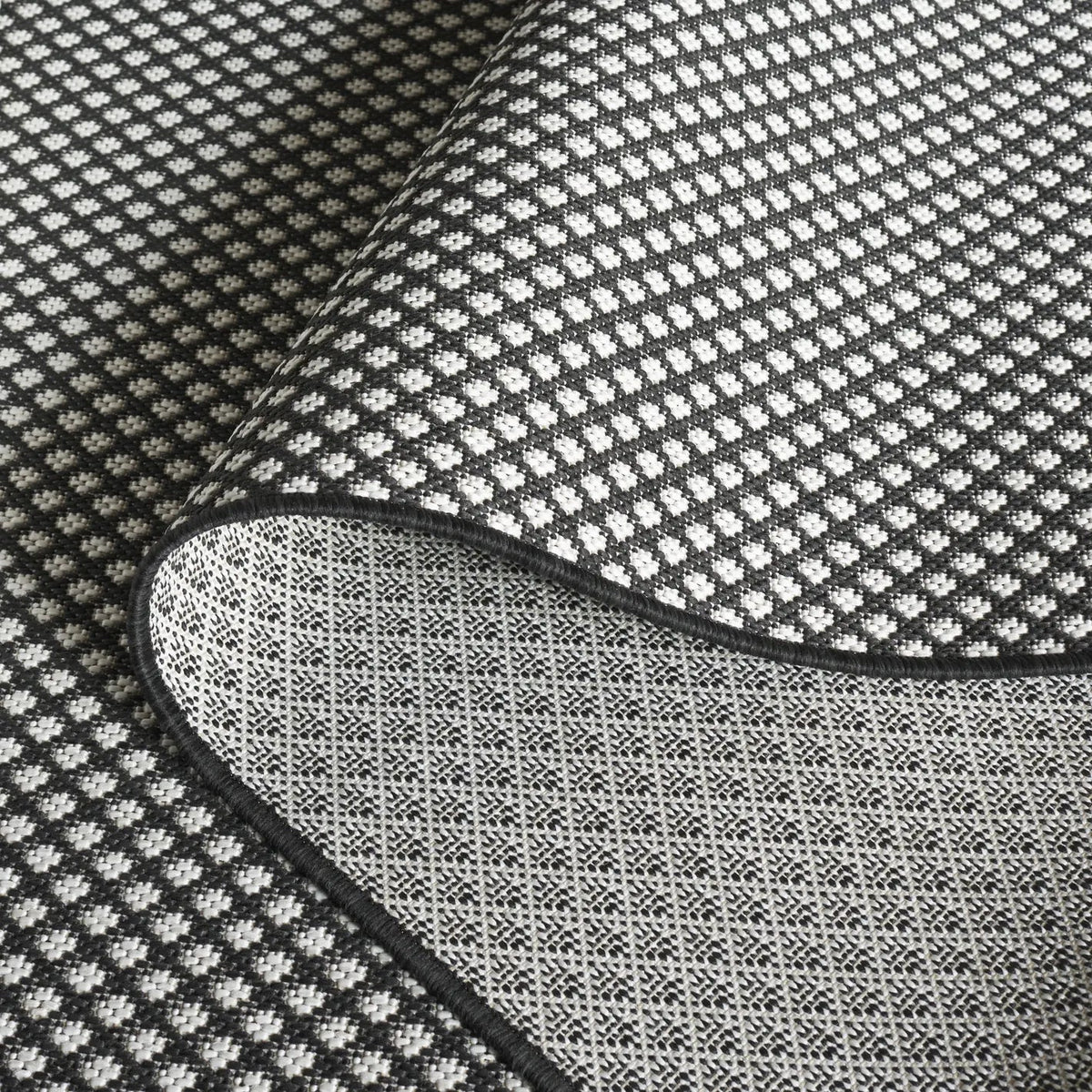 Safavieh Terrace 800 4'-0" x 6'-0" Rug in Black / White