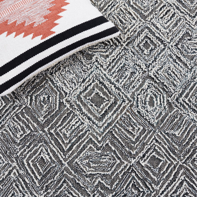 Safavieh Textual Txt201Z Black/Ivory Rug.