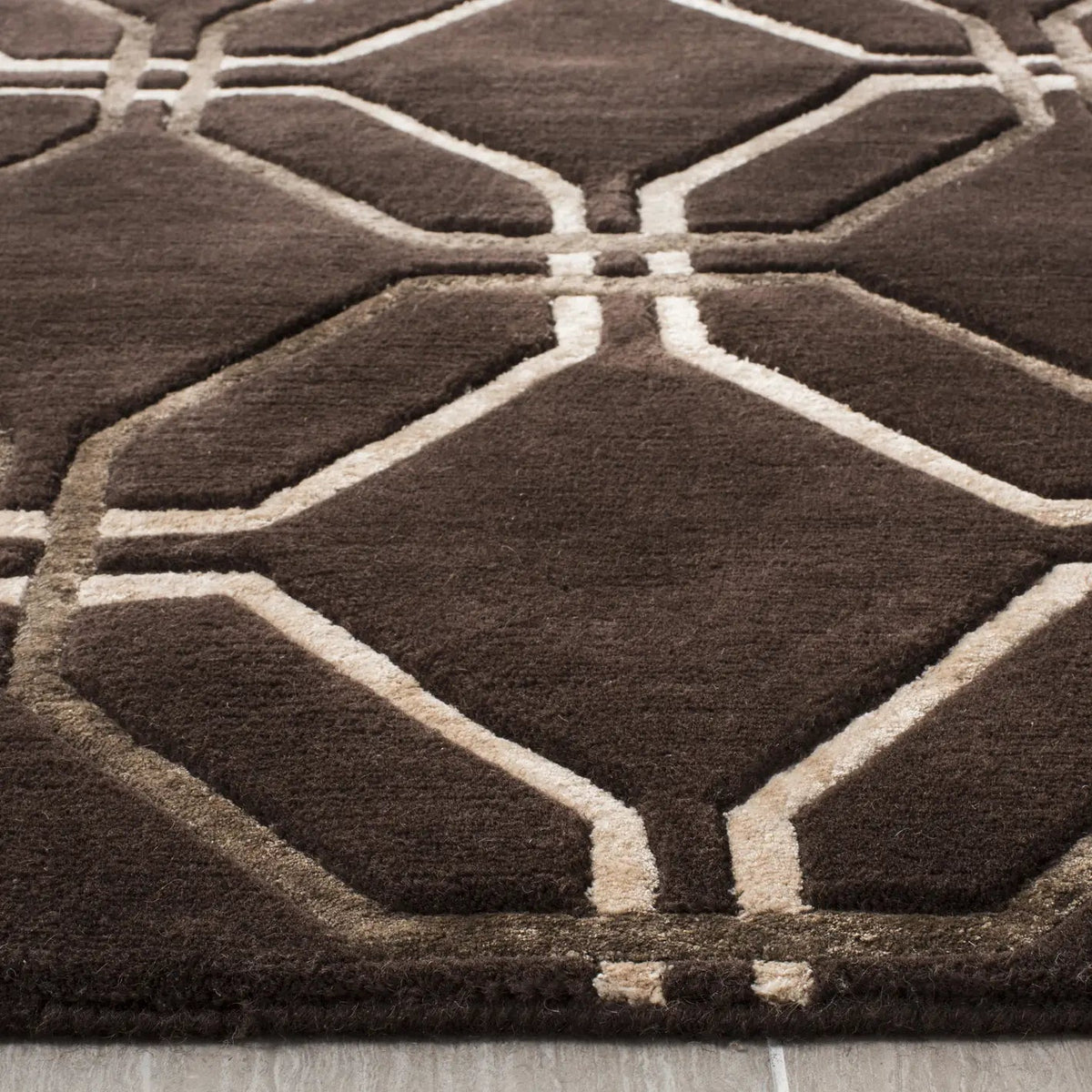 Safavieh Tibetan 6'-0" x 9'-0" Rug in Brown