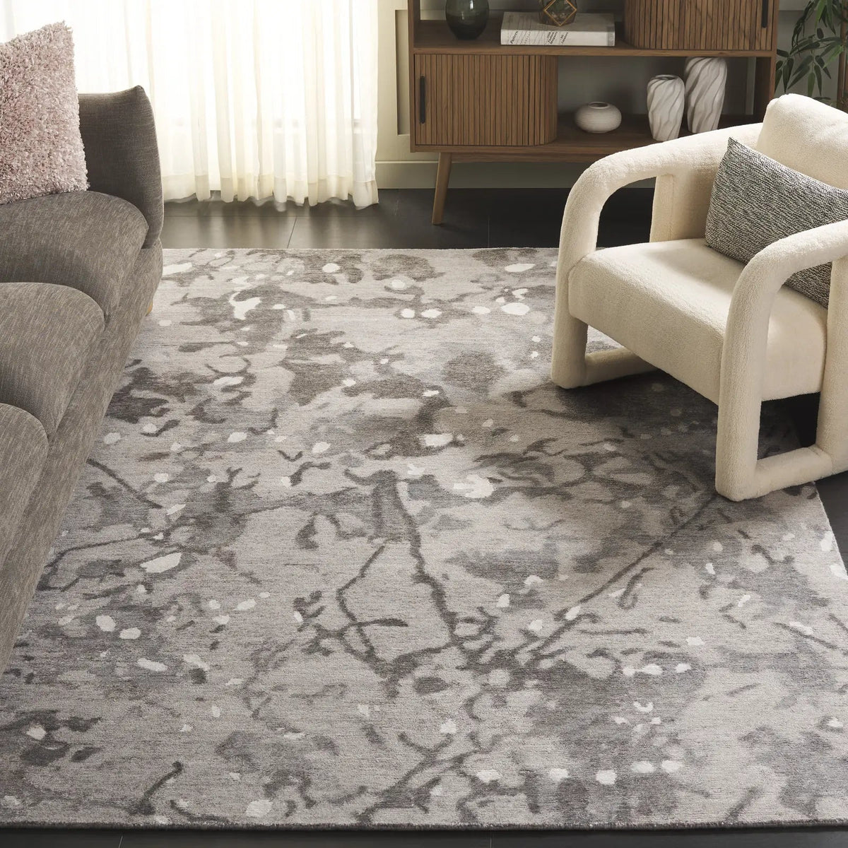 Safavieh Tibetan 6'-0" x 9'-0" Rug in Smoke