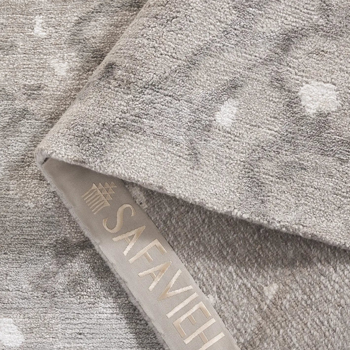 Safavieh Tibetan 6'-0" x 9'-0" Rug in Smoke