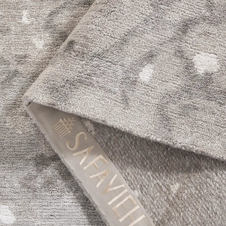 Safavieh Tibetan 6'-0" x 9'-0" Rug in Smoke