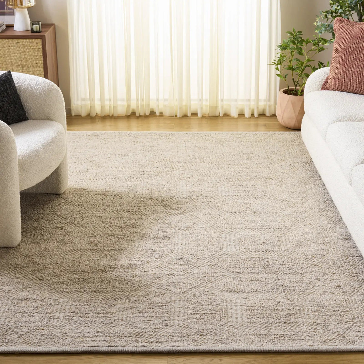Safavieh Tibetan 6'-0" x 9'-0" Rug in Ivory / Beige