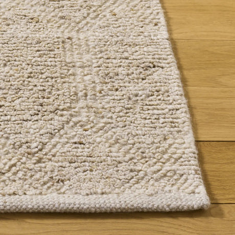 Safavieh Tibetan 6'-0" x 9'-0" Rug in Ivory / Beige