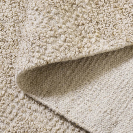 Safavieh Tibetan 6'-0" x 9'-0" Rug in Ivory / Beige