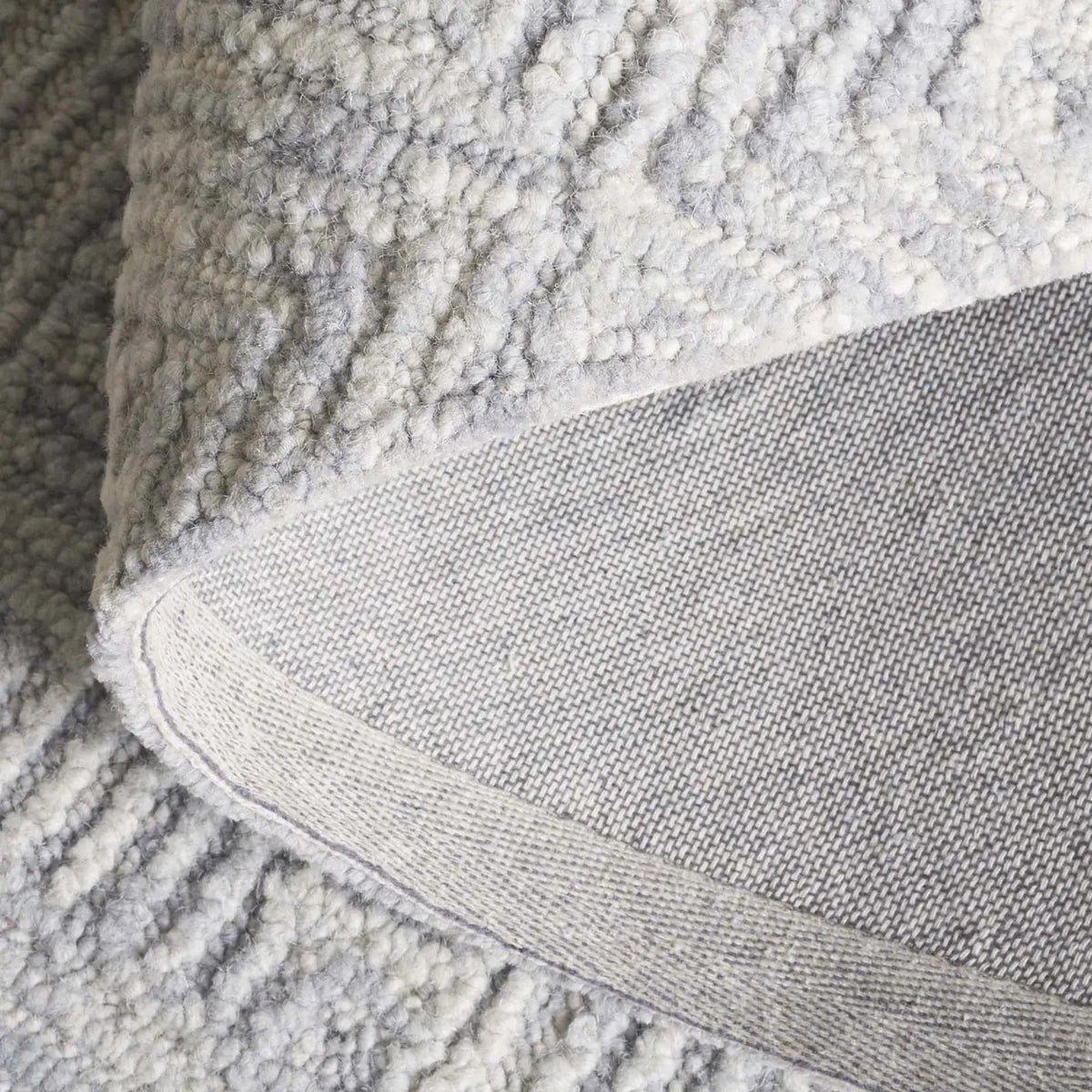 Safavieh Trace 4'-0" x 6'-0" Rug in Grey