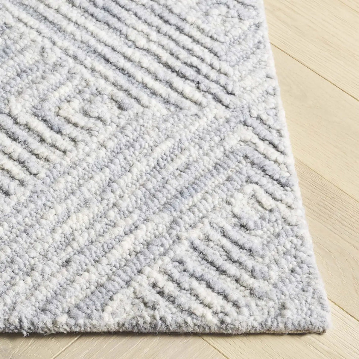 Safavieh Trace 4'-0" x 6'-0" Rug in Grey