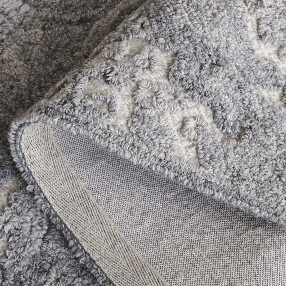 Safavieh Trace 2'-3" x 8'-0" Rug in Grey / Ivory
