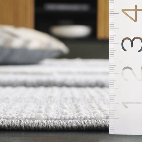 Safavieh Trends 4'-0" x 6'-0" Rug in Ivory / Grey
