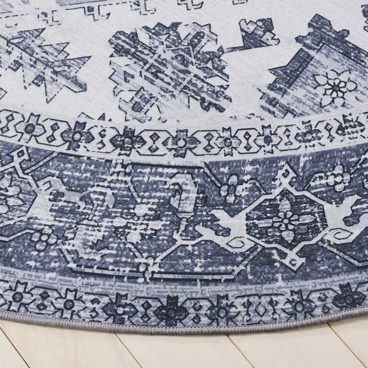 Safavieh Tucson 6'-0" x 6'-0" Rug in Grey