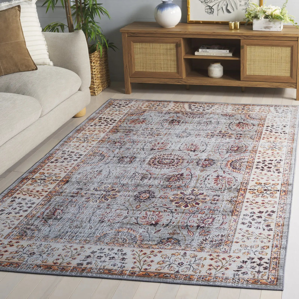 Safavieh Tucson 4'-0" x 6'-0" Rug in Grey Green / Beige