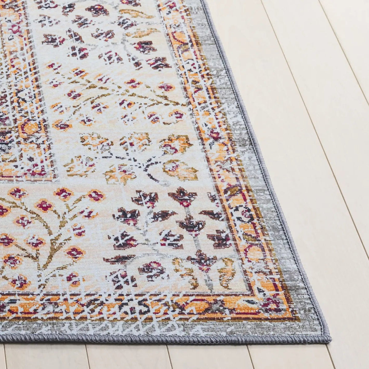 Safavieh Tucson 4'-0" x 6'-0" Rug in Grey Green / Beige