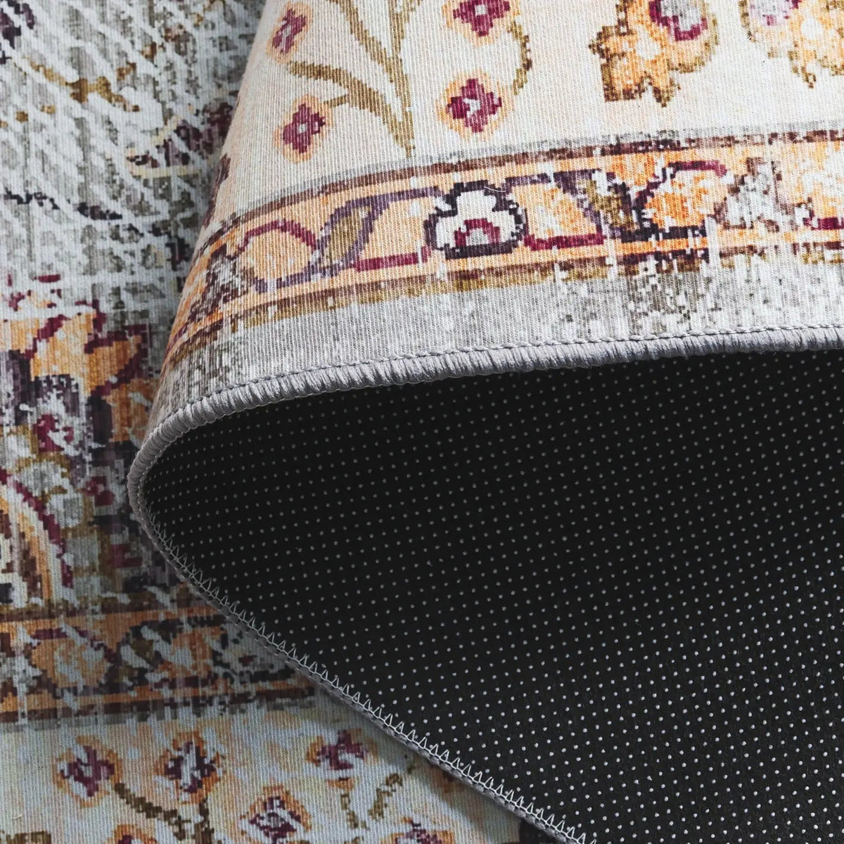 Safavieh Tucson 4'-0" x 6'-0" Rug in Grey Green / Beige