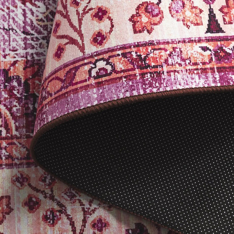 Safavieh Tucson 4'-0" x 6'-0" Rug in Fuchsia / Rust