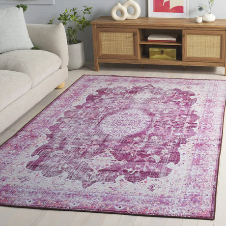 Safavieh Tucson 4'-0" x 6'-0" Rug in Fuchsia / Purple