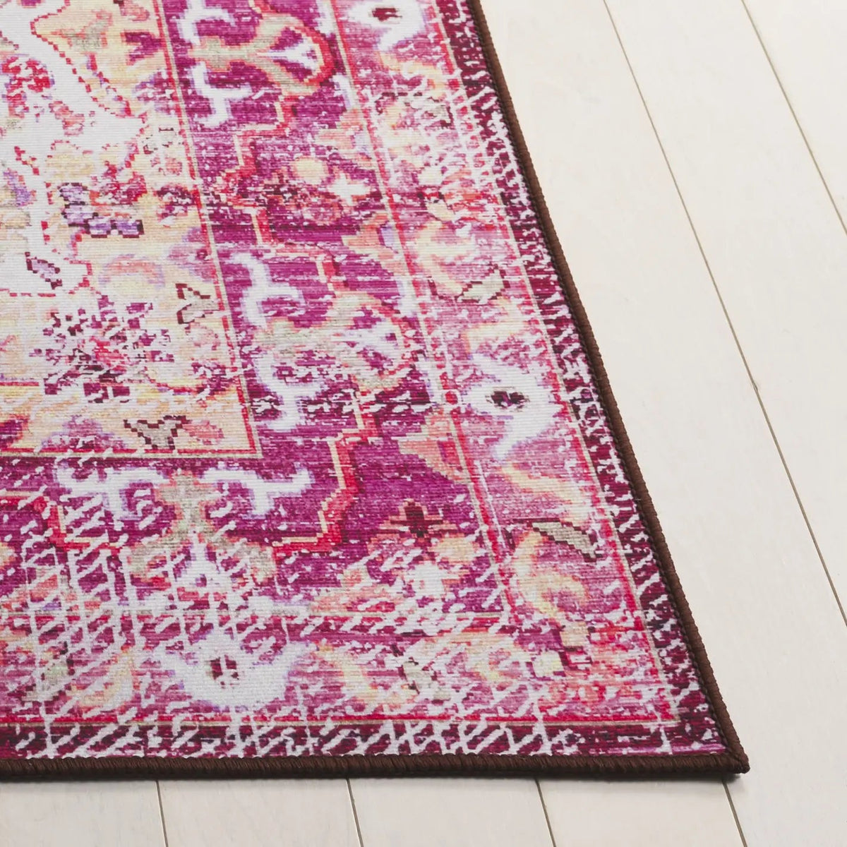 Safavieh Tucson 4'-0" x 6'-0" Rug in Burgundy / Pink
