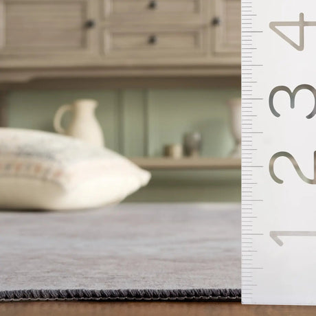 Safavieh Tucson 4'-0" x 6'-0" Rug in Beige