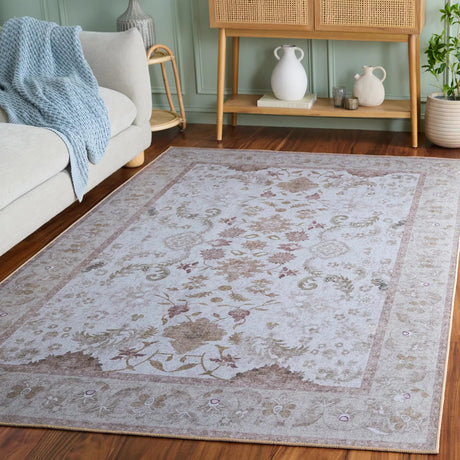 Safavieh Tucson 4'-0" x 6'-0" Rug in Beige / Light Brown