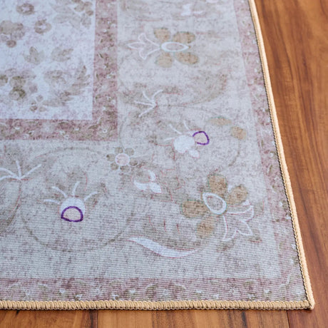 Safavieh Tucson 4'-0" x 6'-0" Rug in Beige / Light Brown