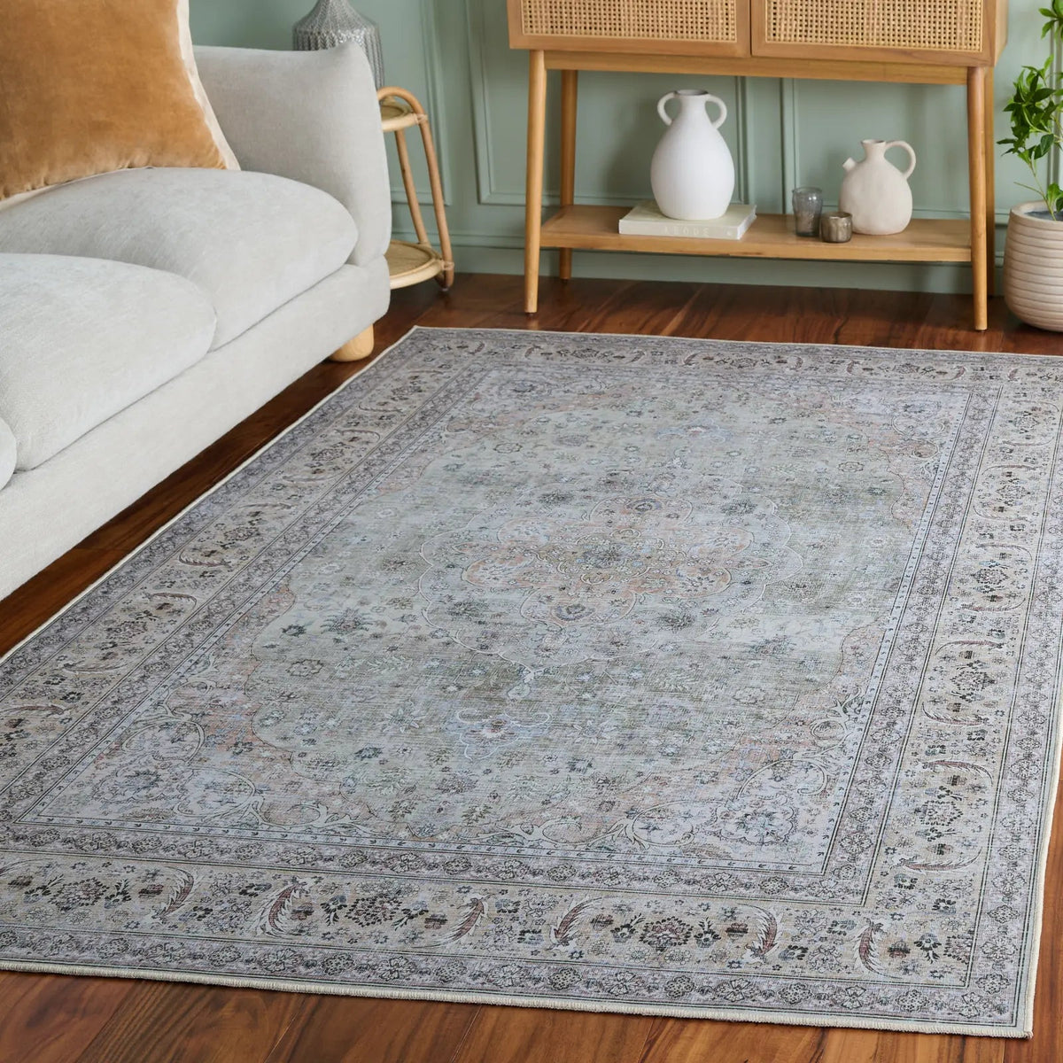 Safavieh Tucson 4'-0" x 6'-0" Rug in Light Green / Beige