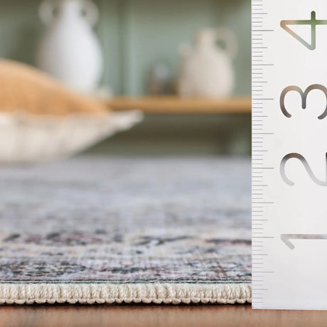 Safavieh Tucson 4'-0" x 6'-0" Rug in Light Green / Beige