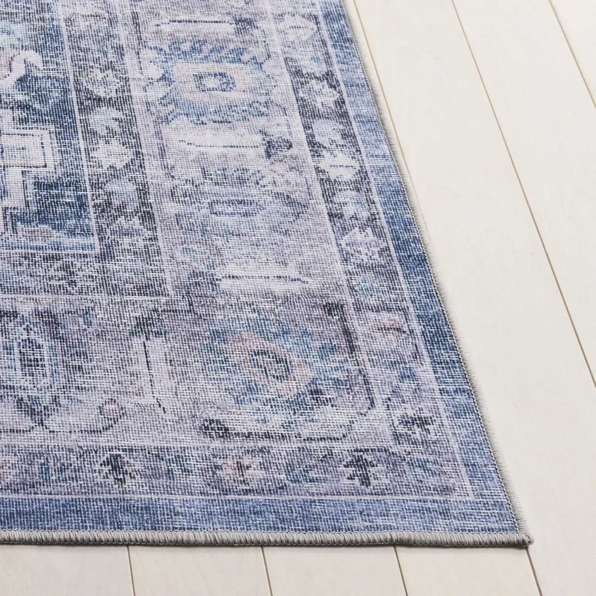Safavieh Tucson 4'-0" x 6'-0" Rug in Blue / Grey
