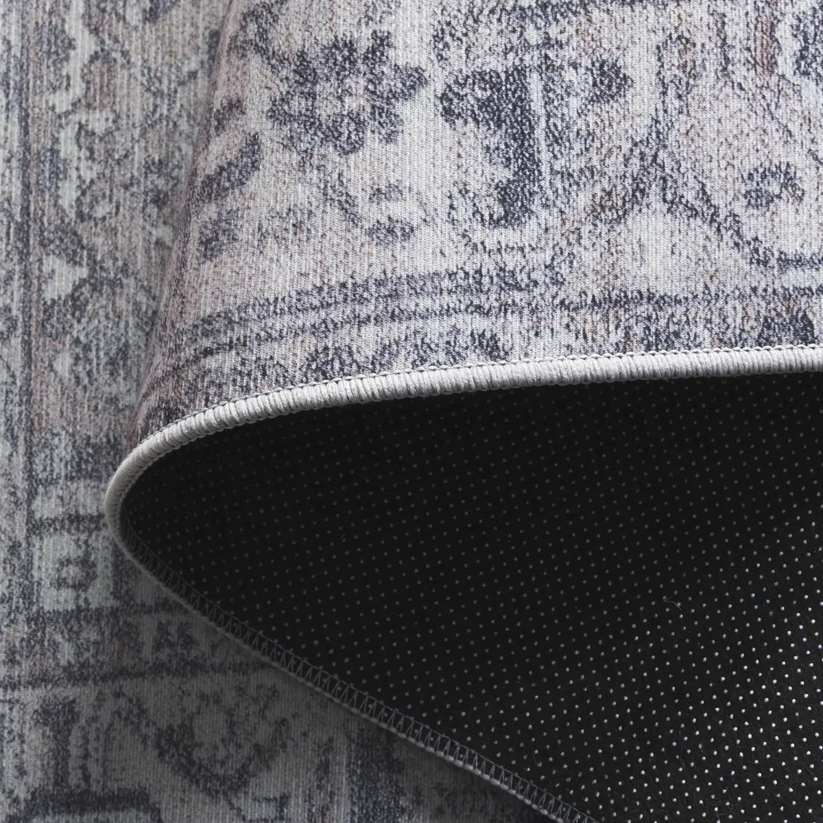 Safavieh Tucson 4'-0" x 6'-0" Rug in Grey / Light Grey
