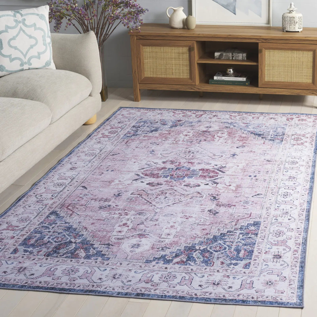 Safavieh Tucson 4'-0" x 6'-0" Rug in Light Pink / Blue