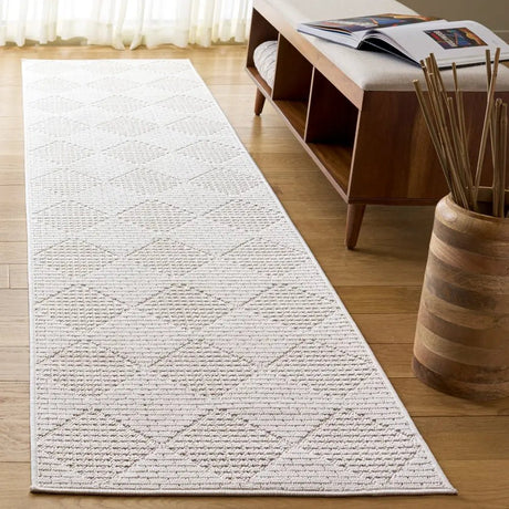 Safavieh Veranda 2'-2" x 9'-0" Rug in Ivory / White