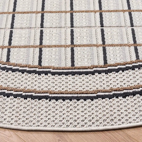 Safavieh Veranda 6'-7" x 6'-7" Rug in Ivory / Beige