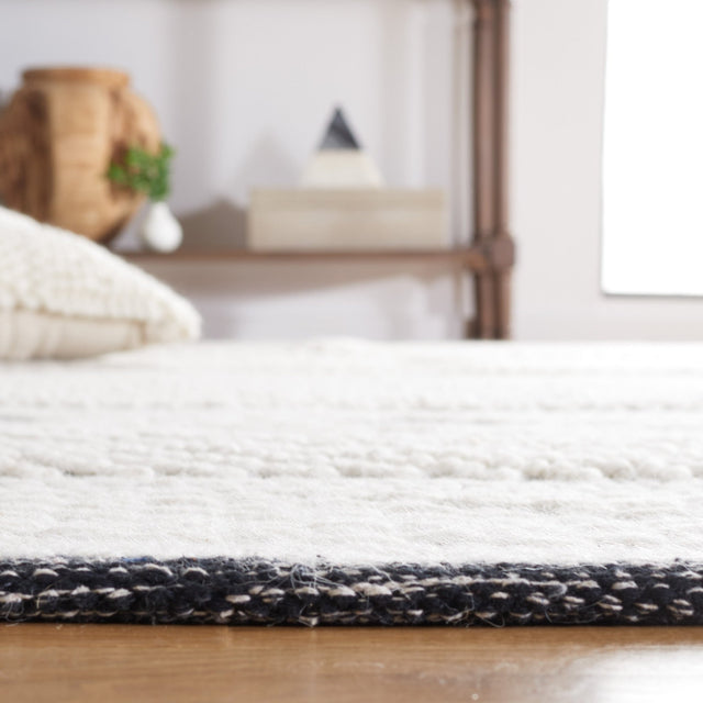 Safavieh Vermont Vrm158Z Ivory/Black Rug.