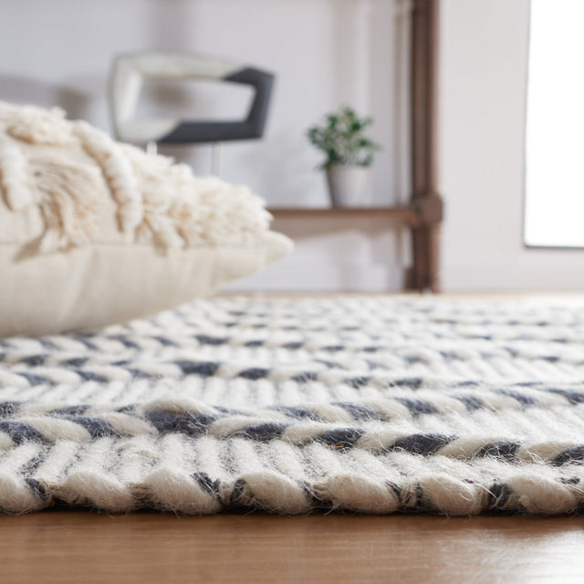 Safavieh Vermont Vrm161G Ivory/Denim Rug.