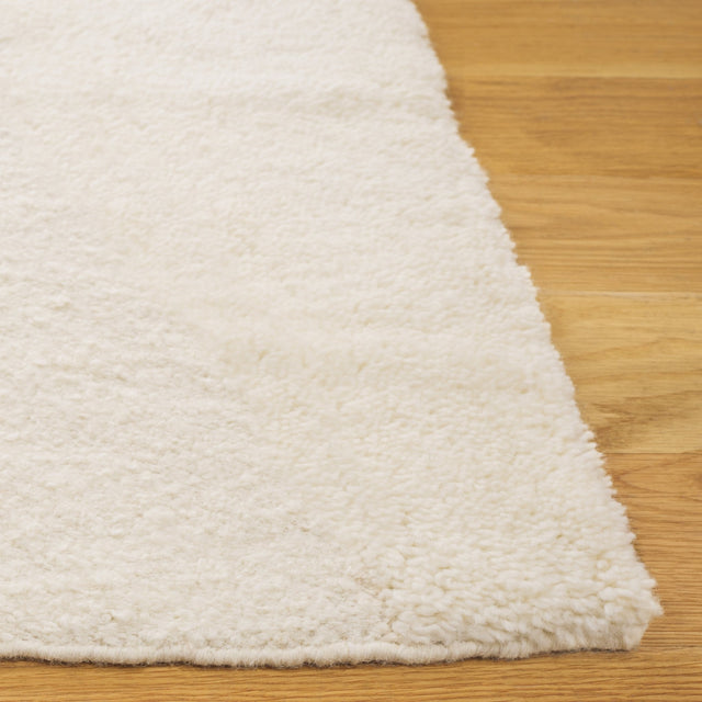 Safavieh Vermont Vrm201A Ivory Rug.