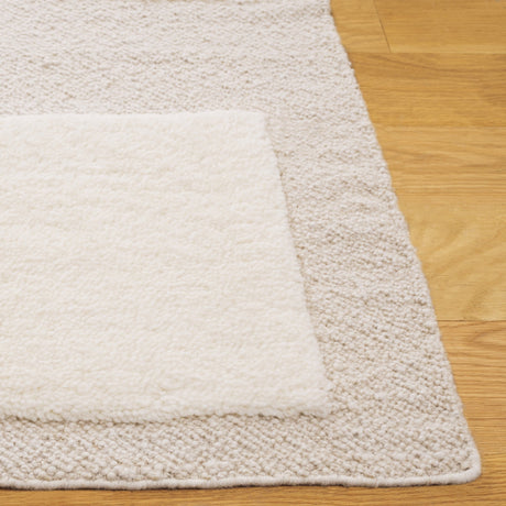 Safavieh Vermont Vrm202A Ivory Rug.