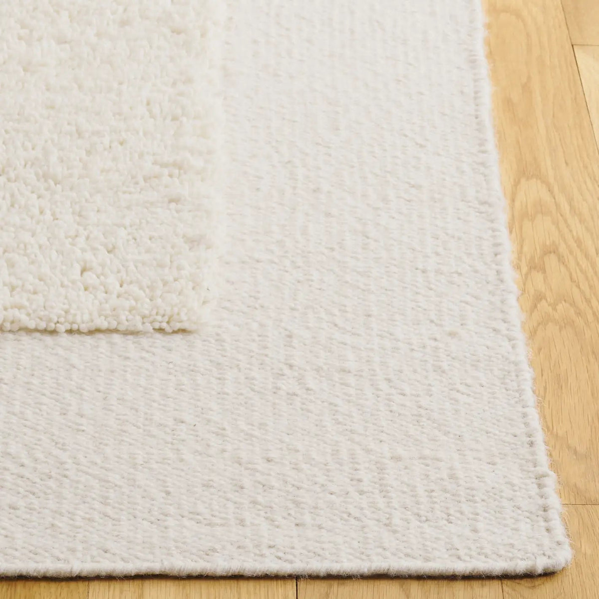 Safavieh Vermont 4'-0" x 6'-0" Rug in Ivory / Beige
