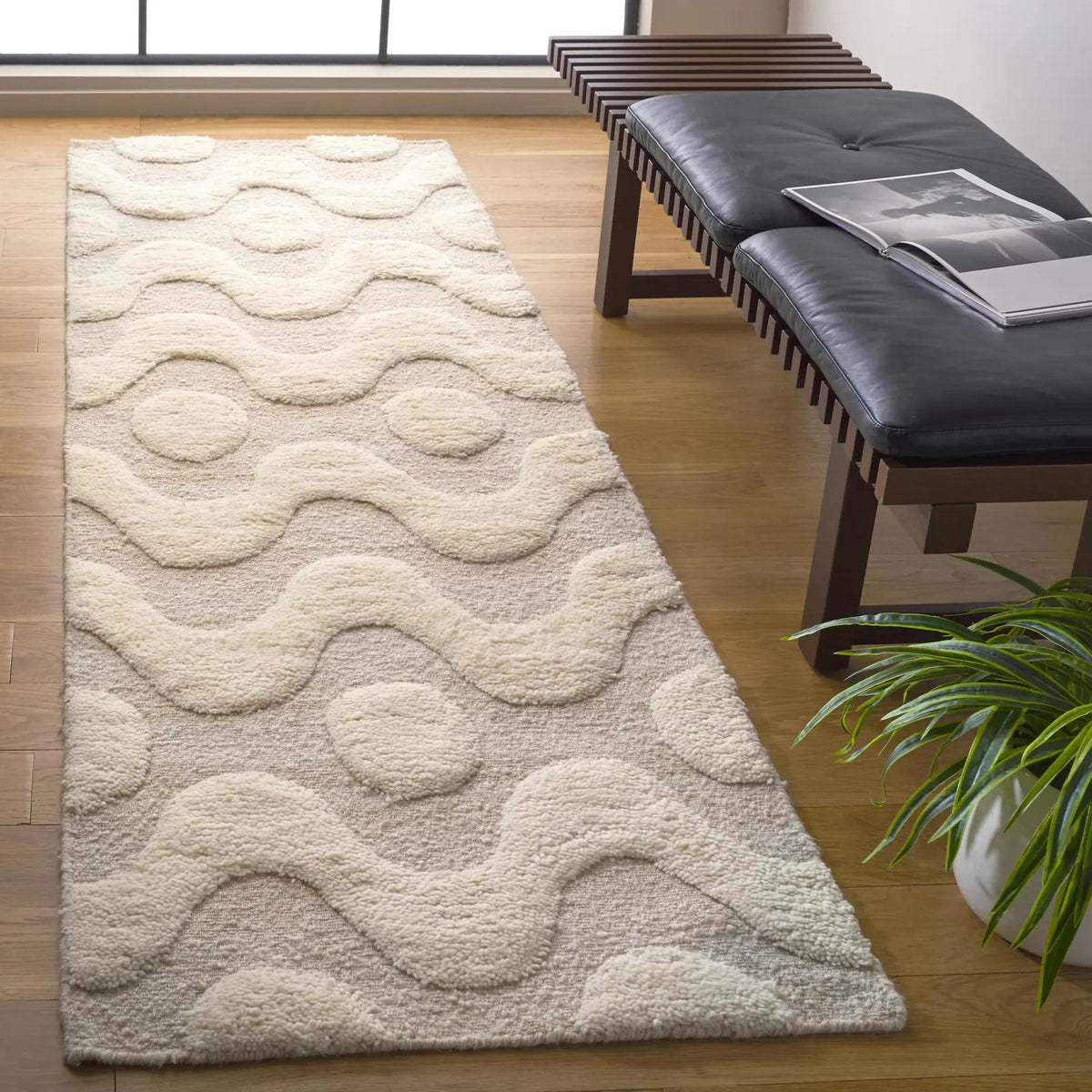 Safavieh Vermont 2'-3" x 8'-0" Rug in Ivory