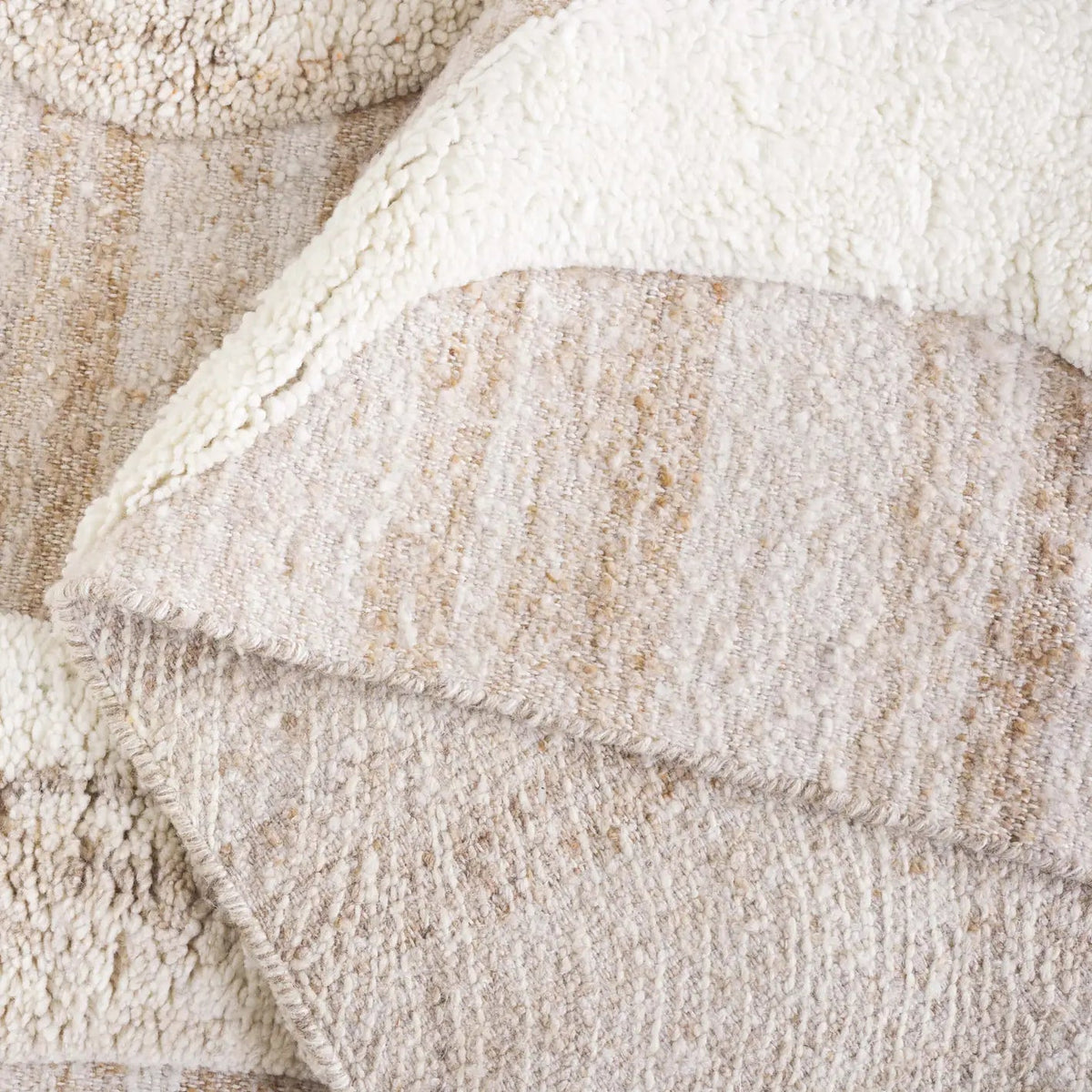 Safavieh Vermont 4'-0" x 6'-0" Rug in Ivory