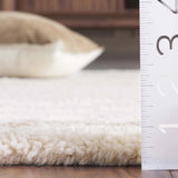 Safavieh Vermont 4'-0" x 6'-0" Rug in Ivory