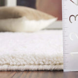 Safavieh Vermont 4'-0" x 6'-0" Rug in Ivory / Beige