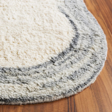 Safavieh Vermont 4'-0" x 6'-0" Rug in Ivory / Grey